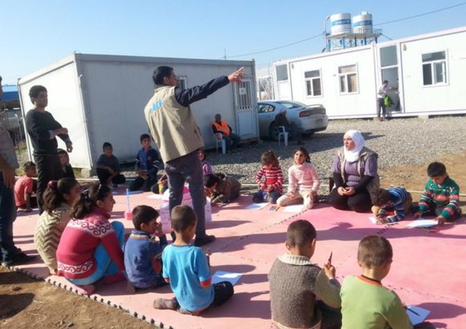 Hygiene promotion session in Kurdistan in Darashakran refugee camp. Source: ACF (2014).